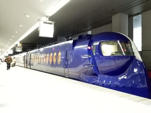 Menjajal Kereta Kepala Robot dari Jepang
