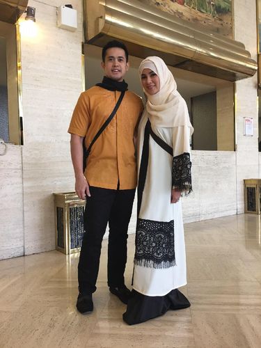 Foto: Pesona Olla Ramlan dengan Ragam Gaya Hijab Saat Umrah