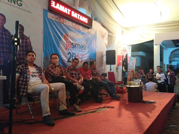 Yossy Project Pop Ajak Pendukung Ahok-Djarot Joget di Nobar Debat