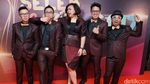 Keep Smile! Pose Project Pop Bersama Istri dan Putra Alm Oon
