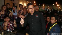 Hasto Kristiyanto dan timses Ahok-Djarot juga hadir.