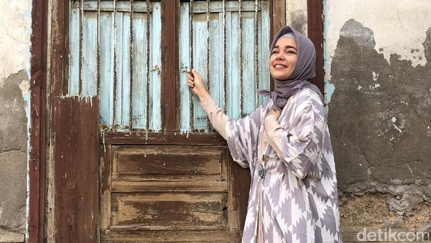 Dewi Sandra Cerita Soal Ustad yang Bikin Dia Mantab Berhijab