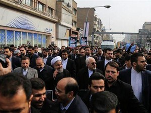 Mengecam Trump, Ratusan Ribu Warga Iran Turun ke Jalan