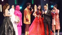 Ihsan dan Denada saat tampil di suatu acara di kawasan Kebon Jeruk, Jakarta Barat pada Kamis (9/2/2017) malam. Pool/Noel/detikFoto.