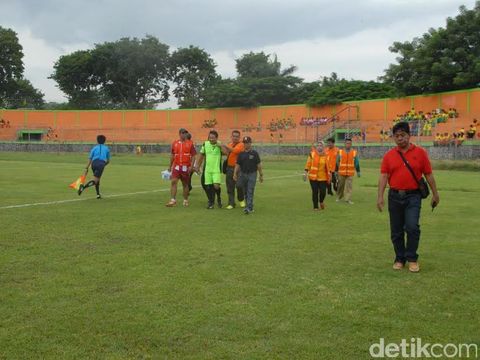 Bupati Irsyad cedera main bola