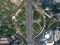 Bentang Pertama di sisi Plaza Semanggi telah tersambung