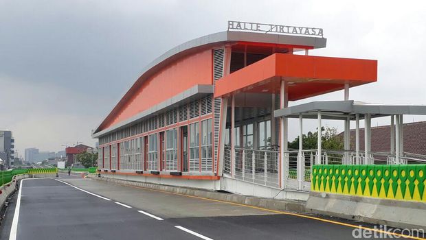 Menjajal Mulusnya Lintasan Busway Layang Ciledug-Tendean