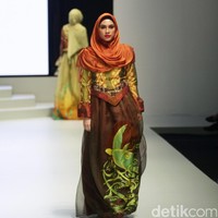 Koleksi Savitri di Indonesia Fashion Week 2017. Jakarta Convention Center. Senayan. Jakarta. [Foto: Mohammad Abduh/Wolipop]