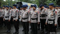 Pasukan yang semula sudah berada di lokasi hanya menjalani apel pagi rutin seperti biasa.