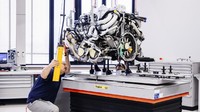 Setelah keinginan konsumen disesuaikan, dibutuhkan waktu rata-rata sekitar enam bulan sejak produksi dimulai sampai mobil dikirim.