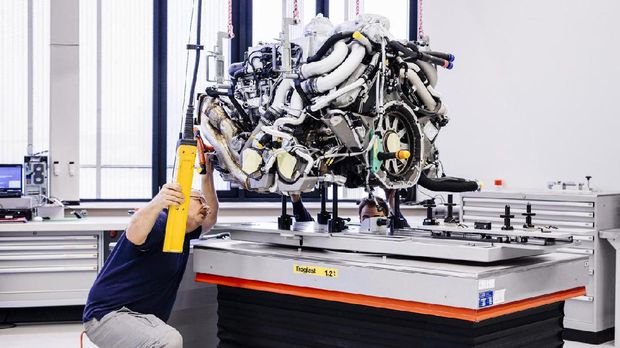 Pabrik Perakitan Bugatti Chiron di Prancis Bersih Banget