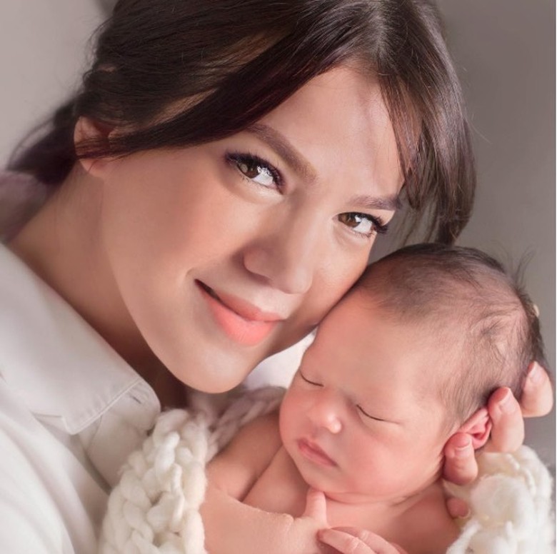 Cerita Bahagia Alice Norin Memberikan ASI Eksklusif Cerita Bahagia Alice Norin Memberikan ASI Eksklusif