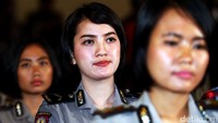 Ini penampilan dari sejumlah polwan yang ikut amankan debat ketiga Cagub-Cawagub DKI 2017, Jumat (10/2/2017) di Bhirawa Hall Hotel Bidakara, Jakarta Selatan.