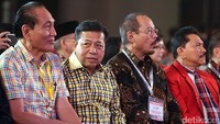 (Ki-ka) Theo L Sambuaga, Setya Novanto, Djan Faridz, dan Hendropriyono hadir dalam debat bertema Kependudukan, Perlindungan Anak, Pemberdayaan Perempuan, Antinarkoba, dan Kebijakan terhadap Penyandang Disabilitas.