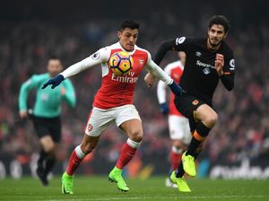 Dua Gol Alexis Sanchez Menangkan Arsenal Atas Hull 2-0