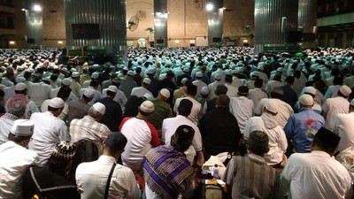 Massa Aksi 112 Gelar Salat Tahajud Berjamaah