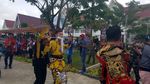 Ngeri! Tatung di Singkawang Pamer Aksi Kebal Senjata Tajam