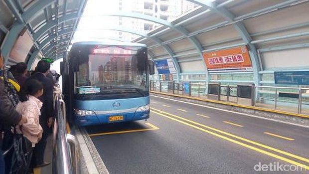 Pengalaman Naik 'Busway Layang' di China