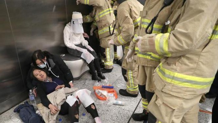 Polisi Hong Kong Tangkap Pria Tua Usai Kebakaran di Kereta