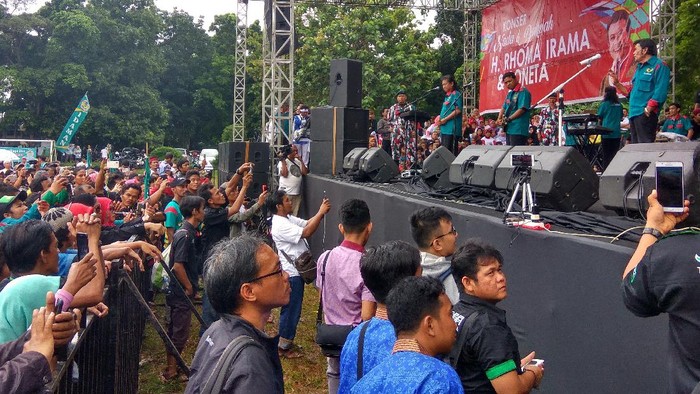 Rhoma Irama Ajak Warga Dukung Anies-Sandi Lewat Nada dan Dakwah