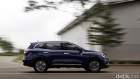 Jarak sumbu roda yang mencapai 2.705 mm dari total panjang mobil 4.673 mm menjadi yang terpanjan di kelasnya.