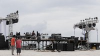 Sejak kemarin, panggung sudah berdiri megah. Foto: Hanif Hawari