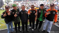 Sejumlah anggota DPR seperti Herman Khaeiron dari Fraksi Demokrat dan Arsul Sani dari PPP terlihat hadir.
