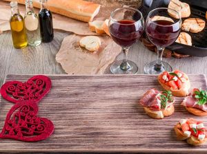 Deretan Lagu yang Romantis Diputar saat Dinner Valentine