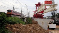 Rel ini membentang sepanjang 34,14 kilometer dari Manggarai - Cikarang.