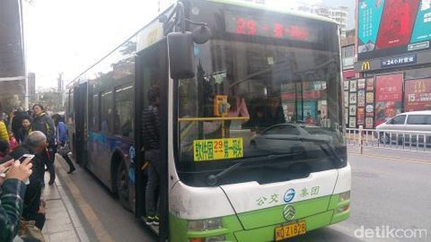 Pengalaman Naik 'Busway Layang' di China