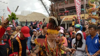 Arti Tatung adalah orang yang dirasuki roh dewa atau leluhur.  (detikINET/Adi Fida Rahman)