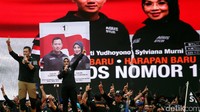 Calon Gubernur dan Wakil Gubernur DKI nomor urut 1, Agus Harimurti Yudhoyono-Sylviana Murni, saat tiba di lokasi kampanye akbar #SATUkanJakarta.