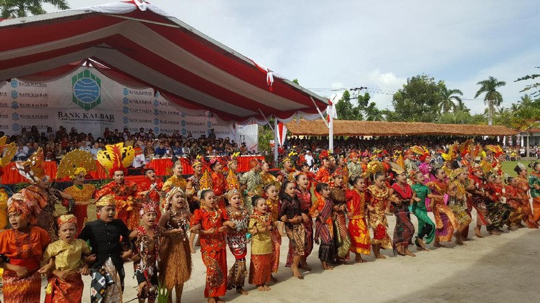 Pembukaan Cap Go Meh di Singkawang, Meriah!