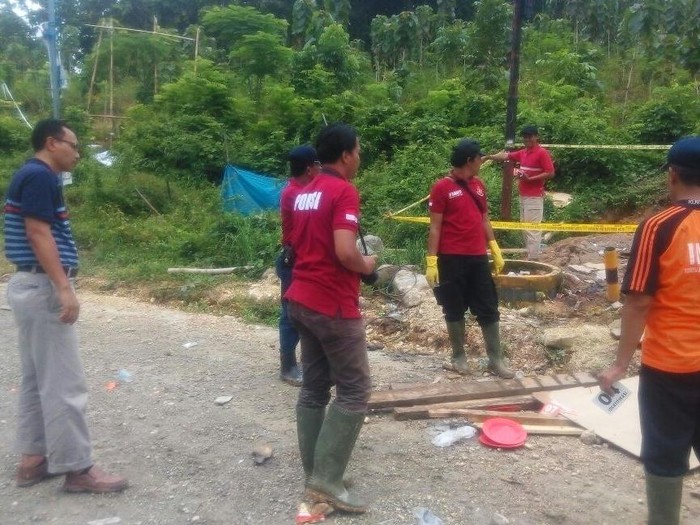 Tenda yang Dirobohkan dan Suara Miring Operasional Pabrik Semen