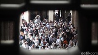 Aksi ini dimulai sejak dinihari tadi hingga dzuhur berjamaah.