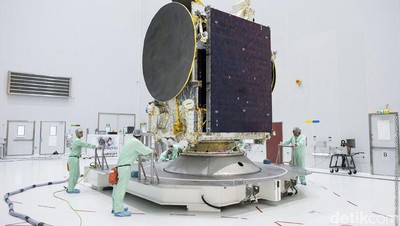 Yuk, Intip Persiapan Satelit Telkom 3S Sebelum Meluncur