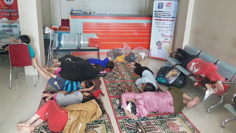 Imigran Asal Vietnam Terdampar di Pandeglang Imigran Asal Vietnam Terdampar di Pandeglang