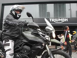 Triumph Tak Bisa Jual Motor Bodong
