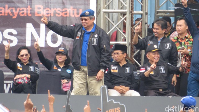 SBY dan Bu Ani Hangatkan Panggung Kampanye #SATUkanJakarta