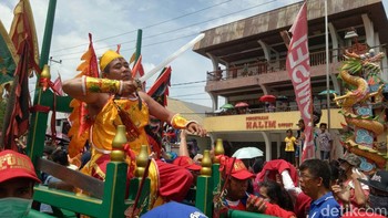 Persiapan rombongan parade Tatung dimulai dari pukul 5 pagi. (detikINET/Adi Fida Rahman)