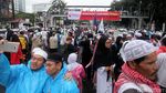 Massa Aksi 112 Membeludak Hingga ke Jalan