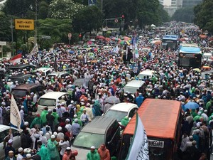 Membeludak, Begini Penampakan Massa Aksi 112 di Depan Gambir