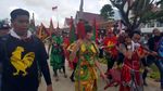 Ngeri! Tatung di Singkawang Pamer Aksi Kebal Senjata Tajam
