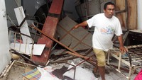 Gempa yang terjadi pada Jumat (10/2) pukul 22.00 waktu setempat itu terjadi pada kedalaman 27 kilometer. Pusat gempa berada sekitar 13 kilometer sebelah timur kota Surigao. Tak ada ancaman tsunami akibat gempa ini. REUTERS/Roel Catoto-Mindanews.