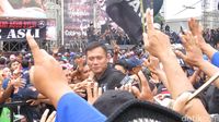Tutup Kampanye #SATUkanJakarta, Agus-Sylvi Sapa Relawan