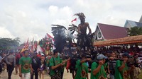 Tatung ini harus dijaga oleh pawang, kalau tidak dia akan menjadi tidak terkendali. Unsur magis memang sangat kuat di dalam acara pawai tatung ini (Fitraya/detikTravel)