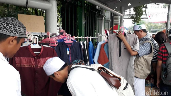 Berkah Aksi 112, Ada Pedagang Baju Muslim Buka Harga Demo