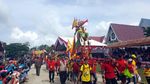 Ngeri! Tatung di Singkawang Pamer Aksi Kebal Senjata Tajam