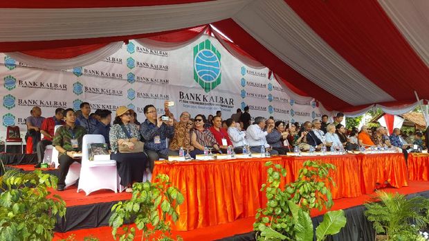 Para Dubes tampak menikmati acara hiburan