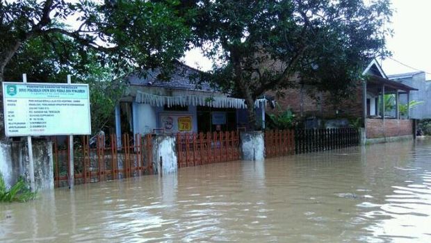 Jalan protokol juga terendam banjir